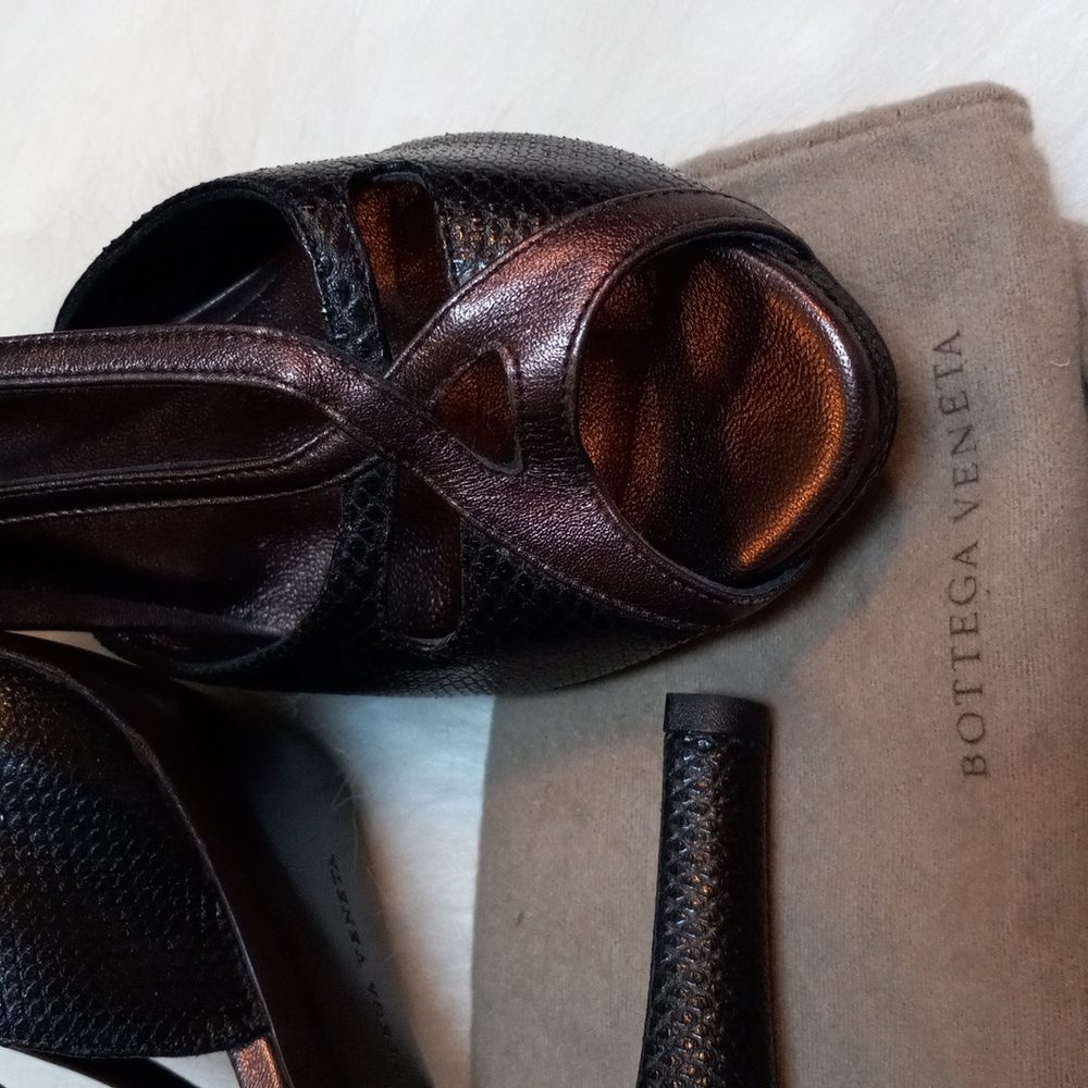 Bottega Veneta Embossed Sandals - Picture 6 of 7